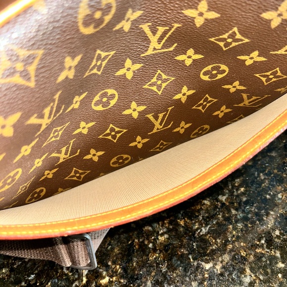 SOLD Louis Vuitton Reporter GM w/ Free LV Gift - Picture 9 of 15